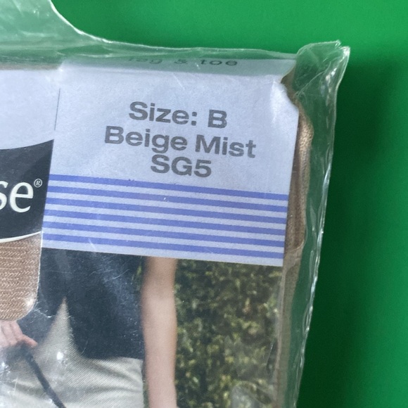 Sheer endurance hosiery - beige mist pantyhose - Picture 3 of 8